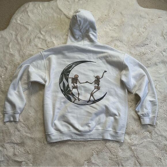 Skeleton hippie hoodie from Etsy 🍃 - Picture 2 of 16